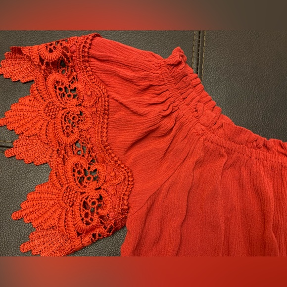 Off the Shoulder Laced Crop Top - Picture 3 of 4